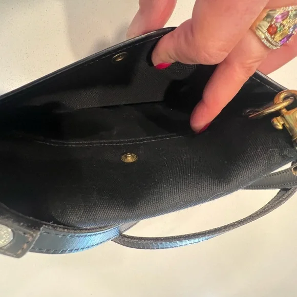 Euc Dooney and Bourke  crossbody bag - Picture 3 of 6